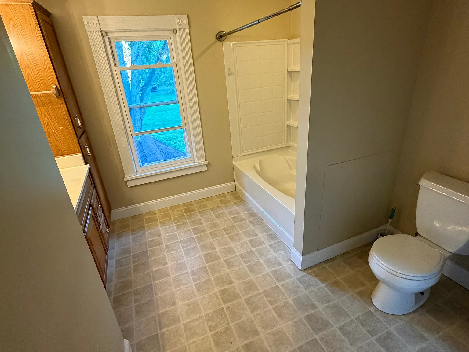 2 bed, 1000 sqft, $1,900 — Photo 4