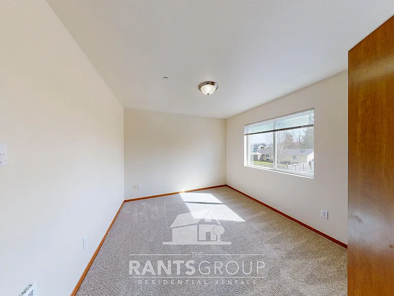 Crystal Springs Apartments — Photo 16