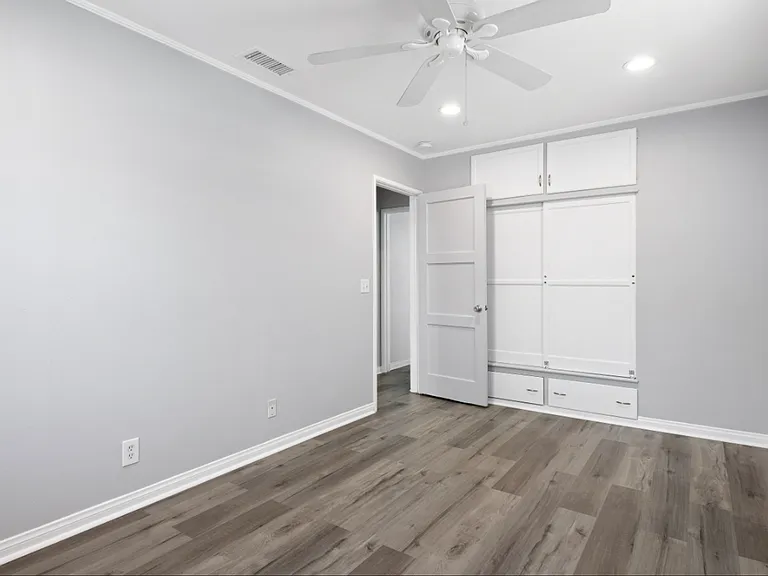 7913 Milton Ave — Photo 14