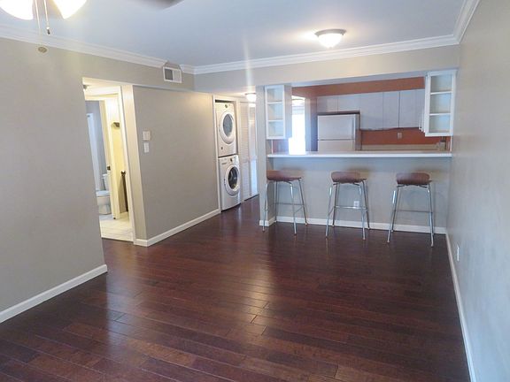 4th image of 1201 Laurel Ave APT 105