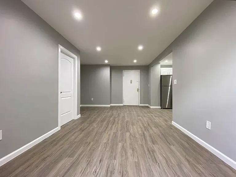 831 Bartholdi St #4D — Photo 2