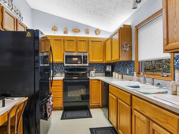3rd image of 1100 Hemingway Ln #14
