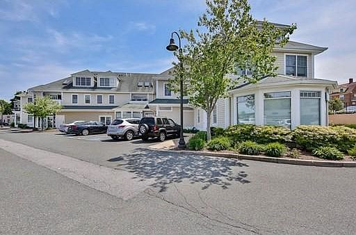 4th image of 33 Railroad Ave Unit 203