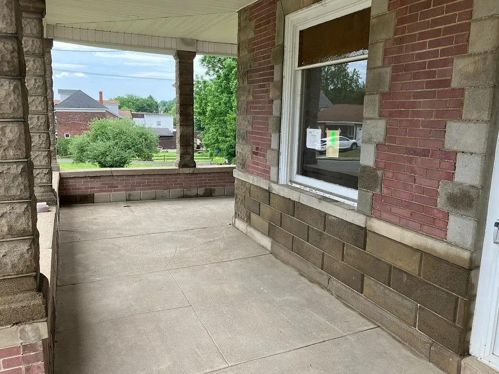 4 bed, 2.0 bath, 1808 sqft, $2,450 — Photo 3