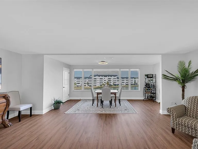 6025 Shore Blvd S #405 — Photo 8