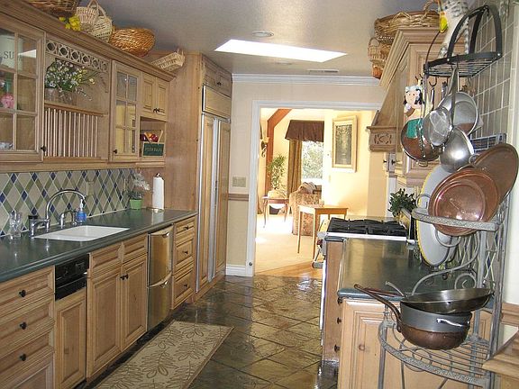 Fabulous kitchen with top-of-the-line appliances