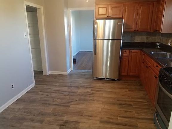 2nd image of 58 Woodside Ave Floor 1