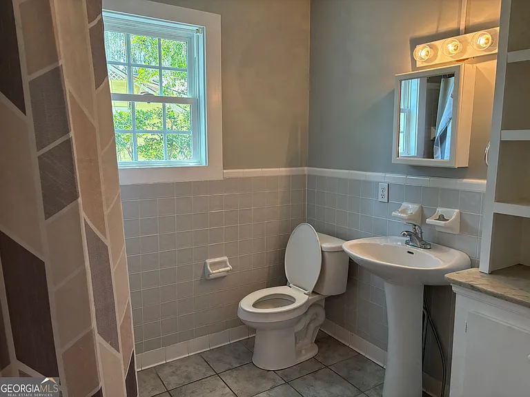 504 N Maple St — Photo 10