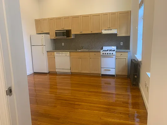 Rented by Gazal International Brokerage Group | media 8