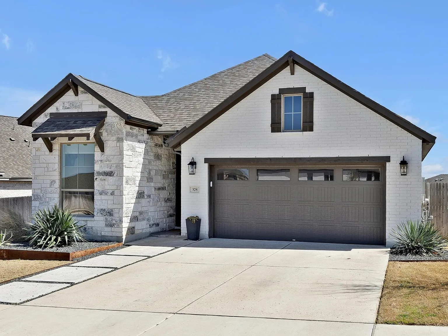 3 bed, 2.0 bath, 1955 sqft, $2,900 — Photo 2