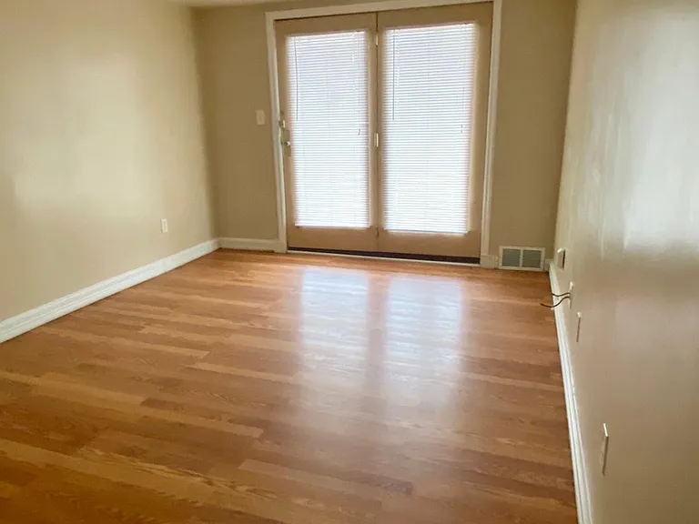 127 W Sycamore St #2 — Photo 3