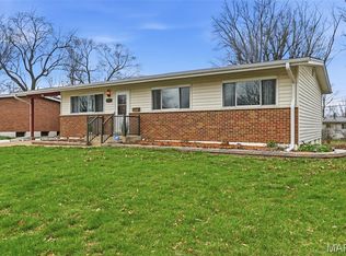 765 Kostka Ln, Florissant, MO 63031