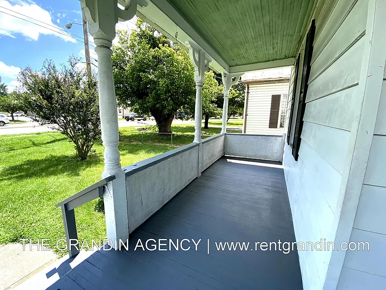 909 13th St SE — Photo 3