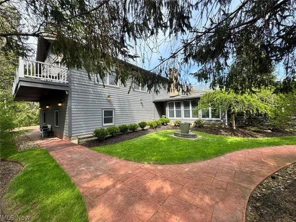 15511 Russell Rd, Chagrin Falls, OH 44022