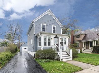 429 Washington St, Barrington, IL 60010