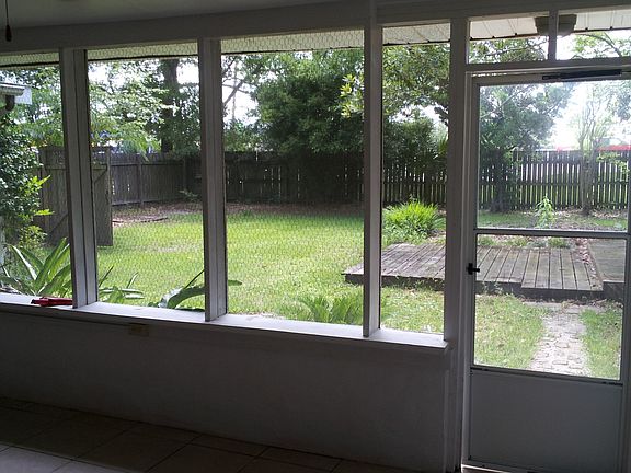 4th image of 3206 Effie St