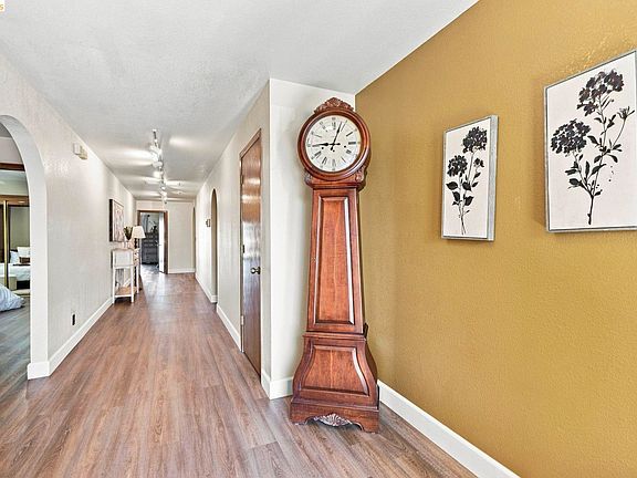 3rd image of 4841 Spinnaker Way