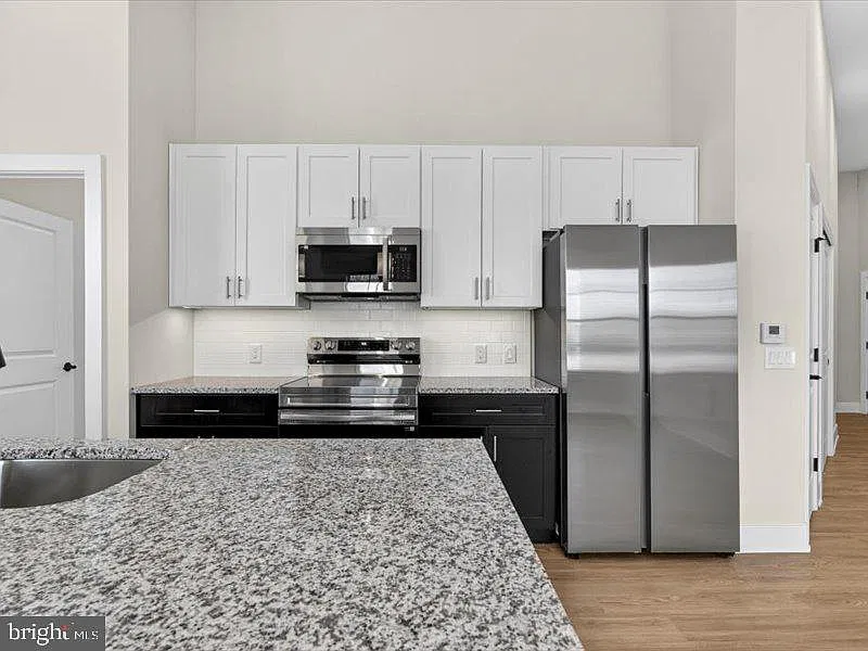 2 bed, 2.0 bath, 1100 sqft, $2,445 — Photo 2