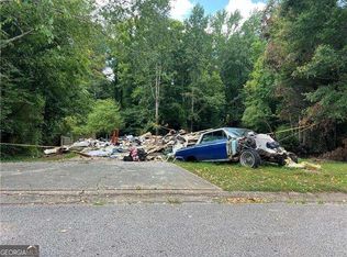 3890 Willowmeade Dr, Snellville, GA 30039