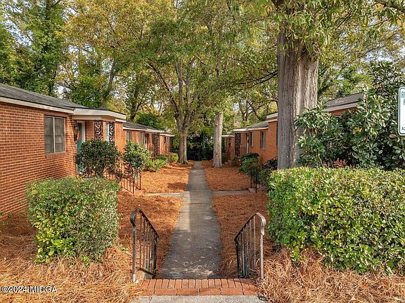 5th image of 3445 Vineville Ave