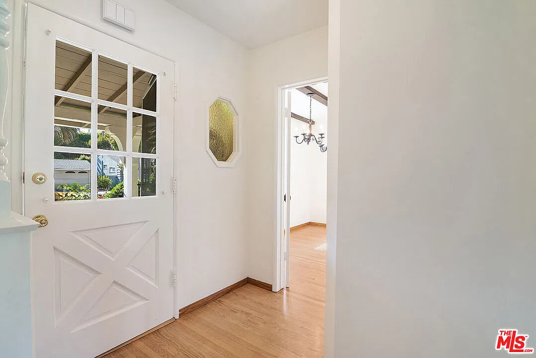 3 bed, 2.0 bath, 1367 sqft, $5,500 — Photo 4