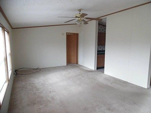 4th image of 28662 Beechwood Ave