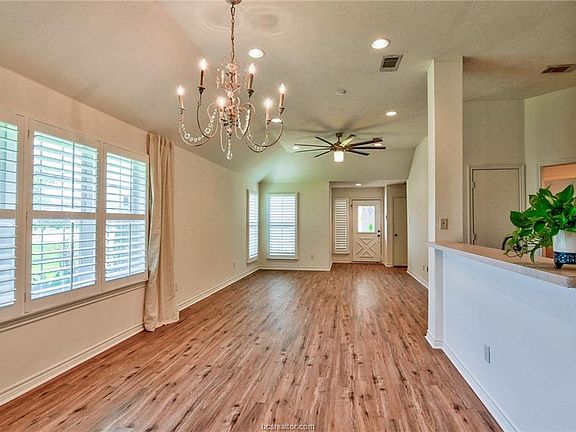 3rd image of 703 Meadow Brook Dr