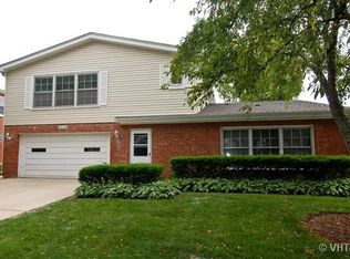 305 E Valley Ln, Arlington Heights, IL 60004