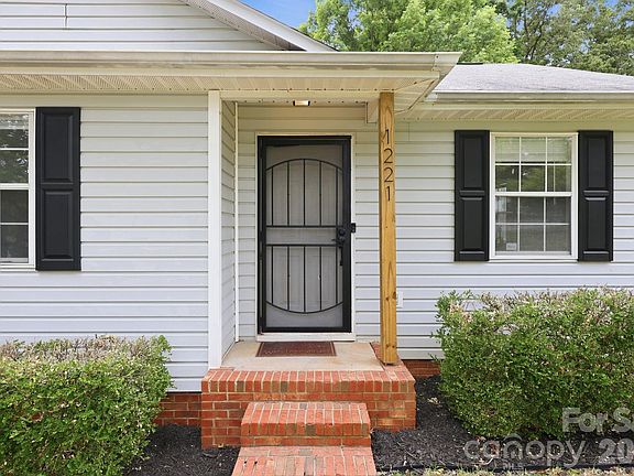 2nd image of 1221 Capps Hollow Dr