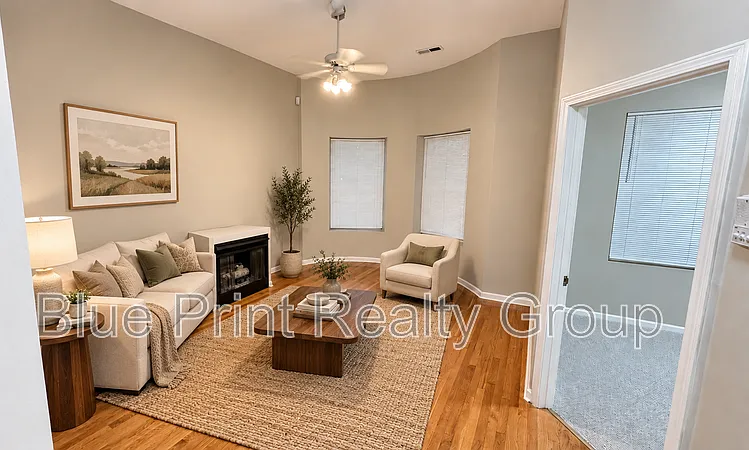 3 bed, 2.0 bath, 1300 sqft, $1,785 — Photo 2