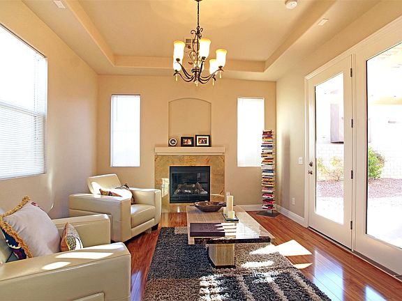 3rd image of 861 Las Palomas Dr