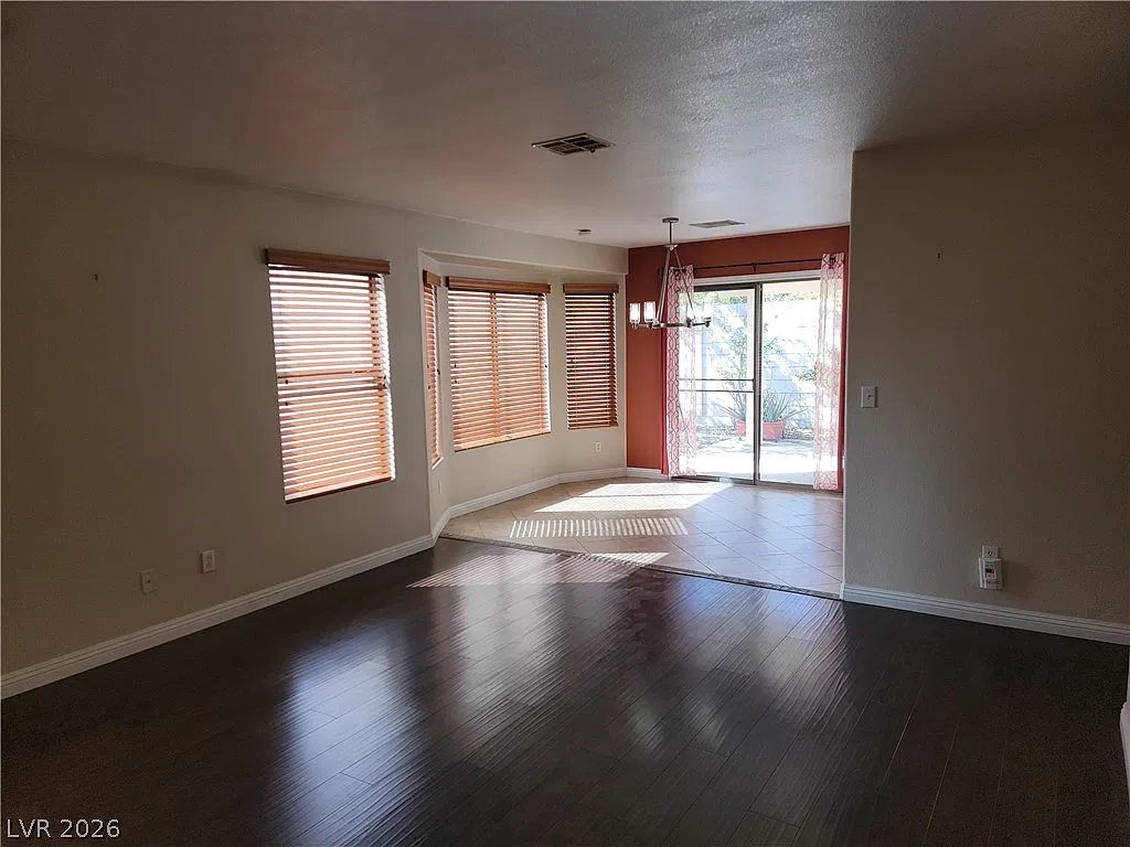 3 bed, 2.0 bath, 1148 sqft, $2,000 — Photo 3