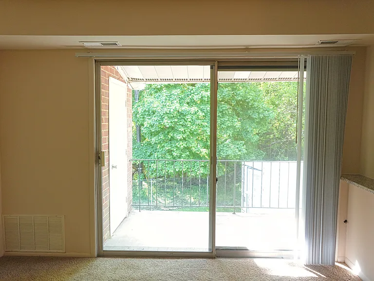 Edmondson Park Apartments — Photo 22