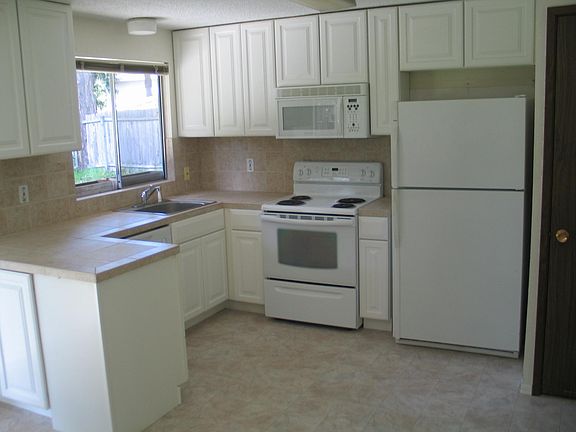 3rd image of 1014 208th Ave NE