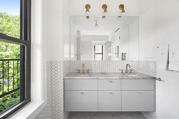 Sold by Stribling | media 19