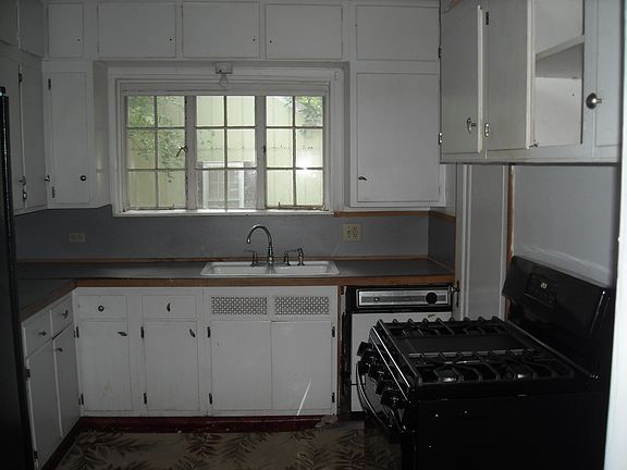 3rd image of 18 Maryland Dr