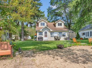 6818 Rink Dr, Brighton, MI 48114