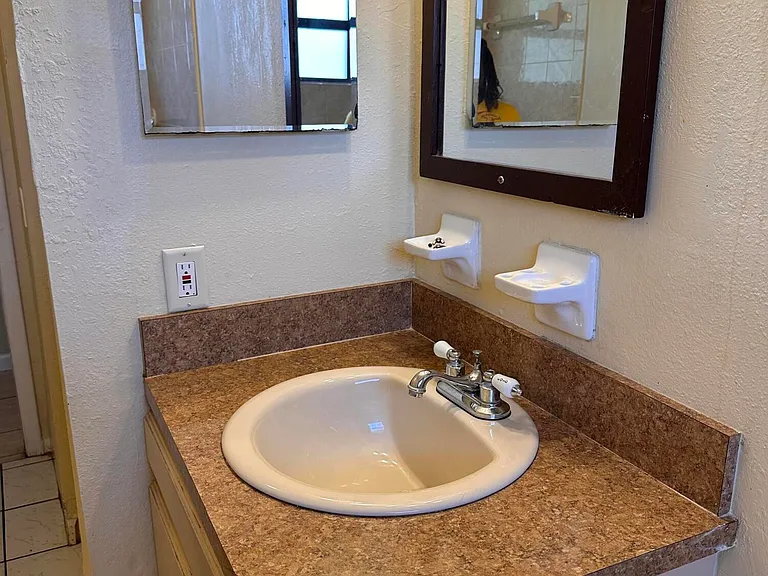 50 NW 8th Ave #1 — Photo 6