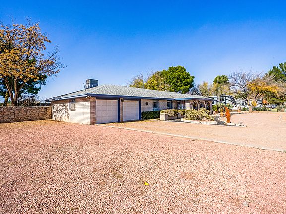 4th image of 821 Live Oak Dr
