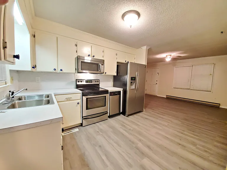 417 Glenwood Ave — Photo 3