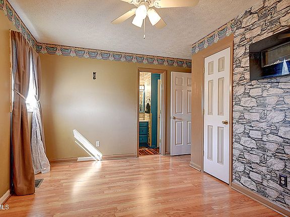 5th image of 112 Smith Ln