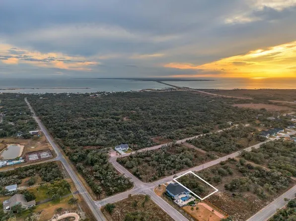 128 Elmo Brundrett Dr, Rockport, TX 78382