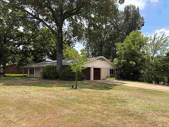 4th image of 200 Ivy Ln