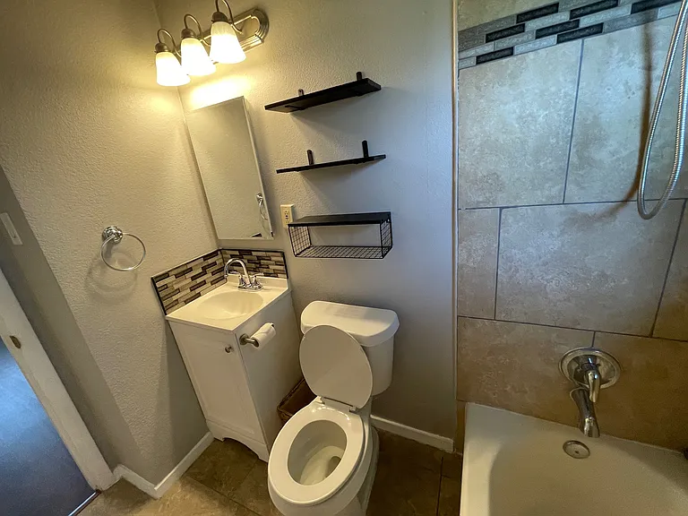 4749 Laverda Dr — Photo 42
