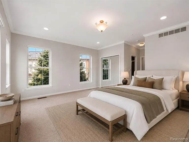 502 Graten St — Photo 15
