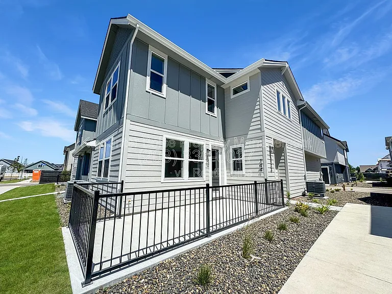 144 S Koyukuk Ave — Photo 1