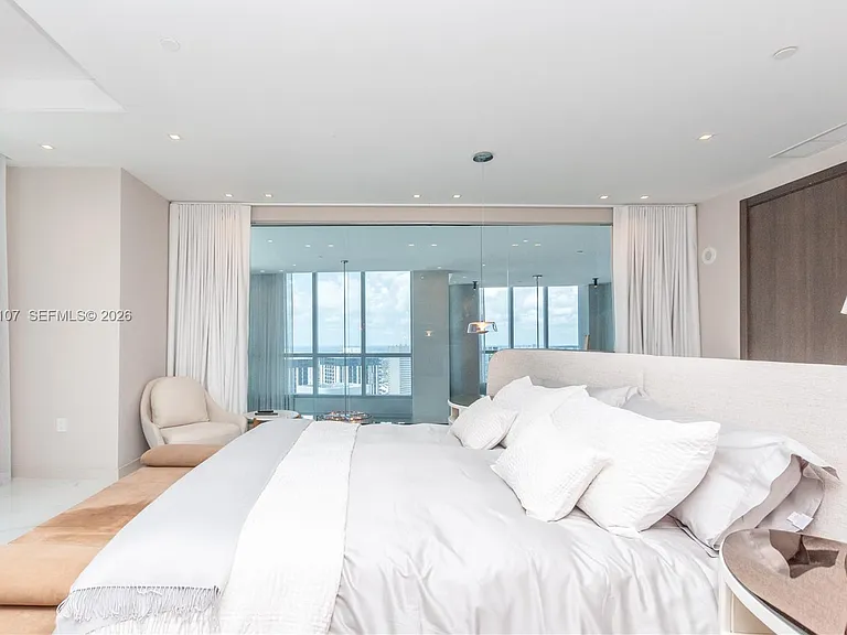 851 NE 1st Ave #Penthouse 4611-4611 — Photo 24