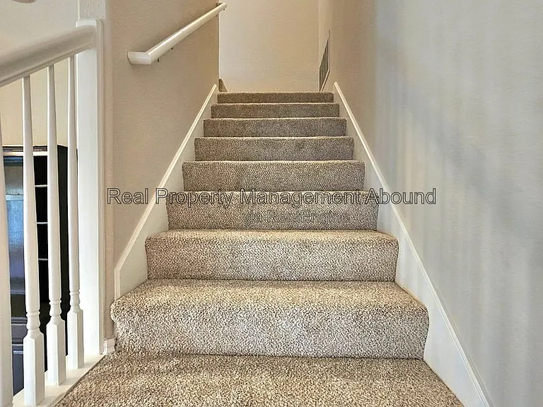 809 W Granger St — Photo 35