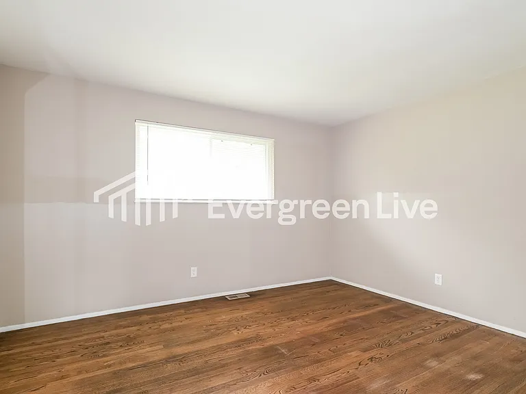 765 Sherwood Dr — Photo 7