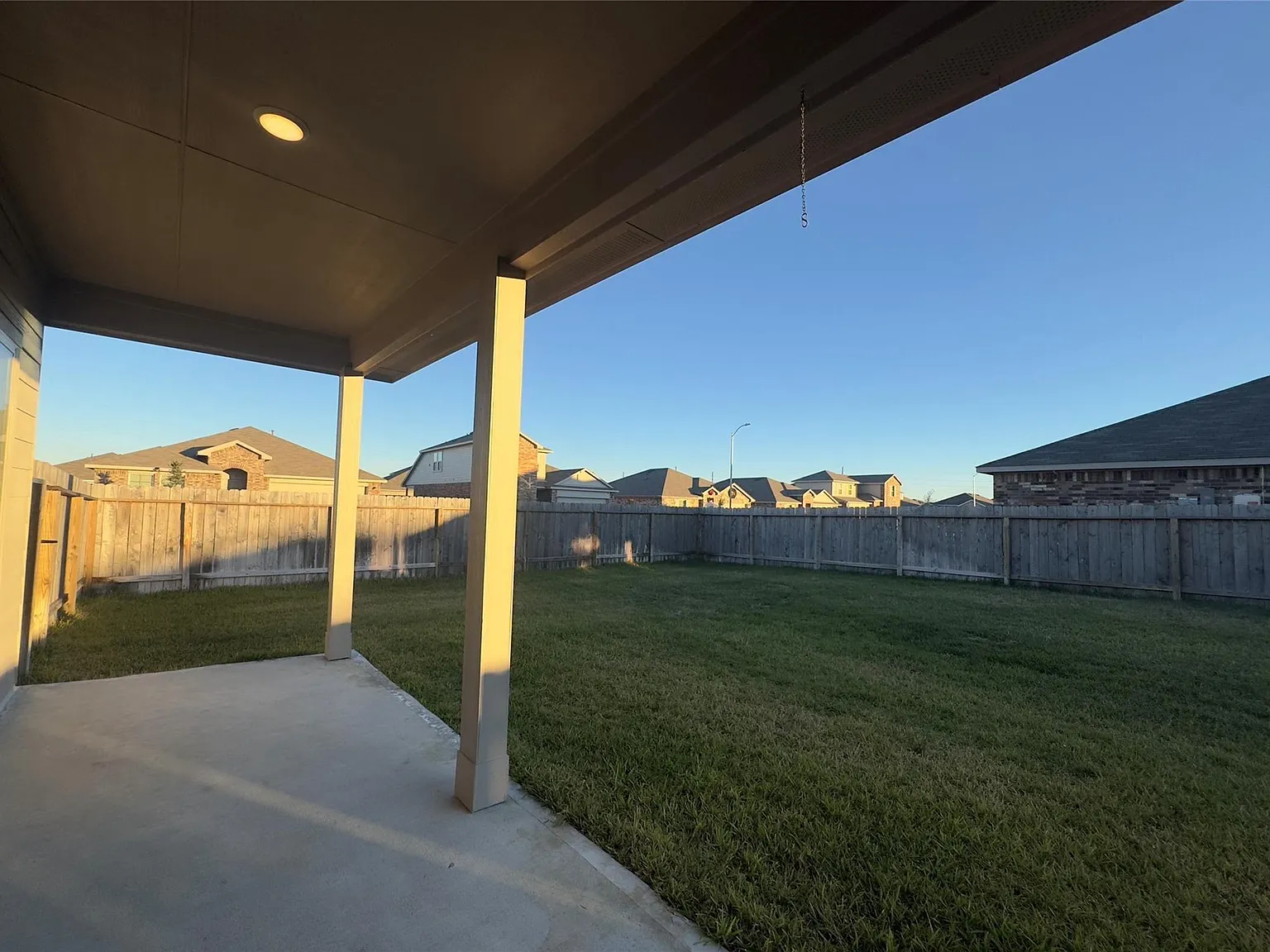 4 bed, 3.0 bath, 2692 sqft, $2,400 — Photo 3